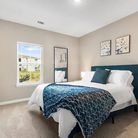 Chic 2 Bd/2 Ba Condo: Serene Escape In Melbourne